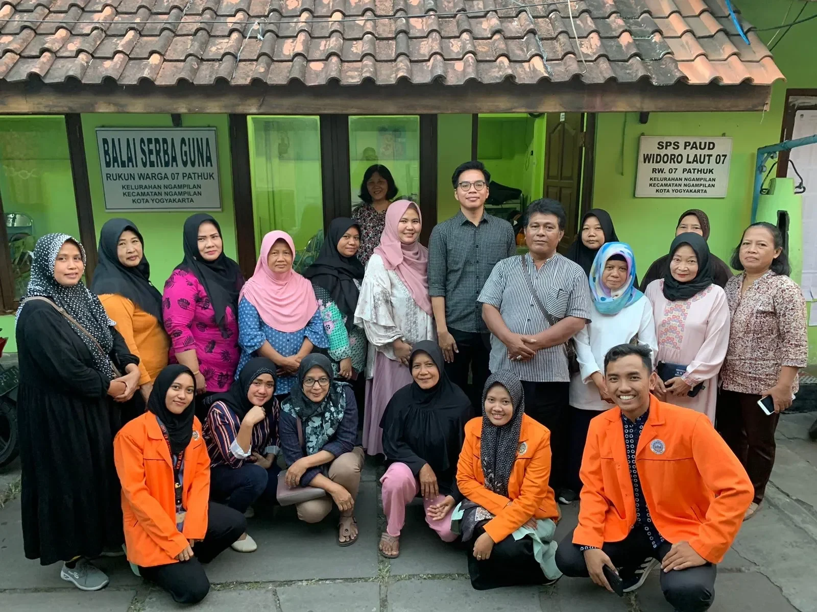 Peserta dan tim PKM-PI Universitas Nusa Mandiri foto bersama di lokasi pelatihan.