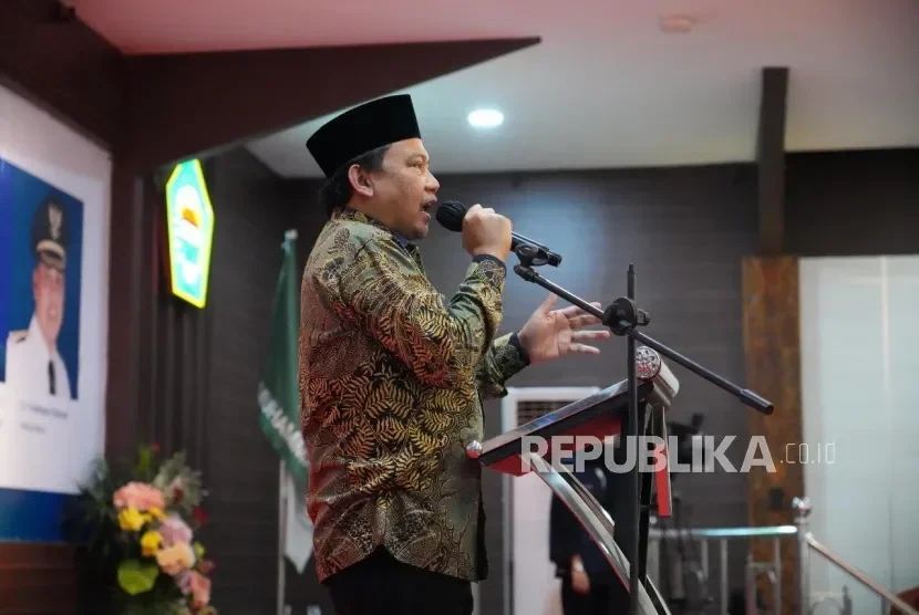 Rektor Unisma Bekasi, Amin, pidato sambut positif alih kelola oleh PP Muhammadiyah.