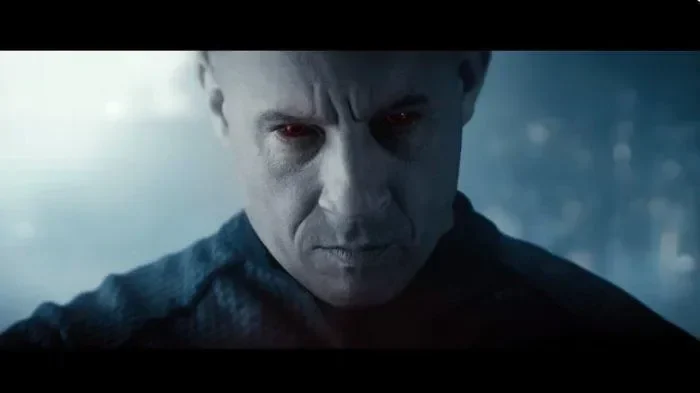 Vin Diesel sebagai Bloodshot dengan mata merah menyala, tatapan penuh dendam.