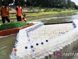 Viral! Oplet dan Perahu Naga Raksasa dari Ribuan Sampah Plastik Ramaikan Jakarta Eco Future Fest 2025