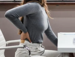 Waspada! Sakit Punggung Bawahmu Bisa Jadi Batu Ginjal, Cek 8 Tandanya di Sini! 10 Waspada! Sakit Punggung Bawahmu Bisa Jadi Batu Ginjal, Cek 8 Tandanya di Sini!