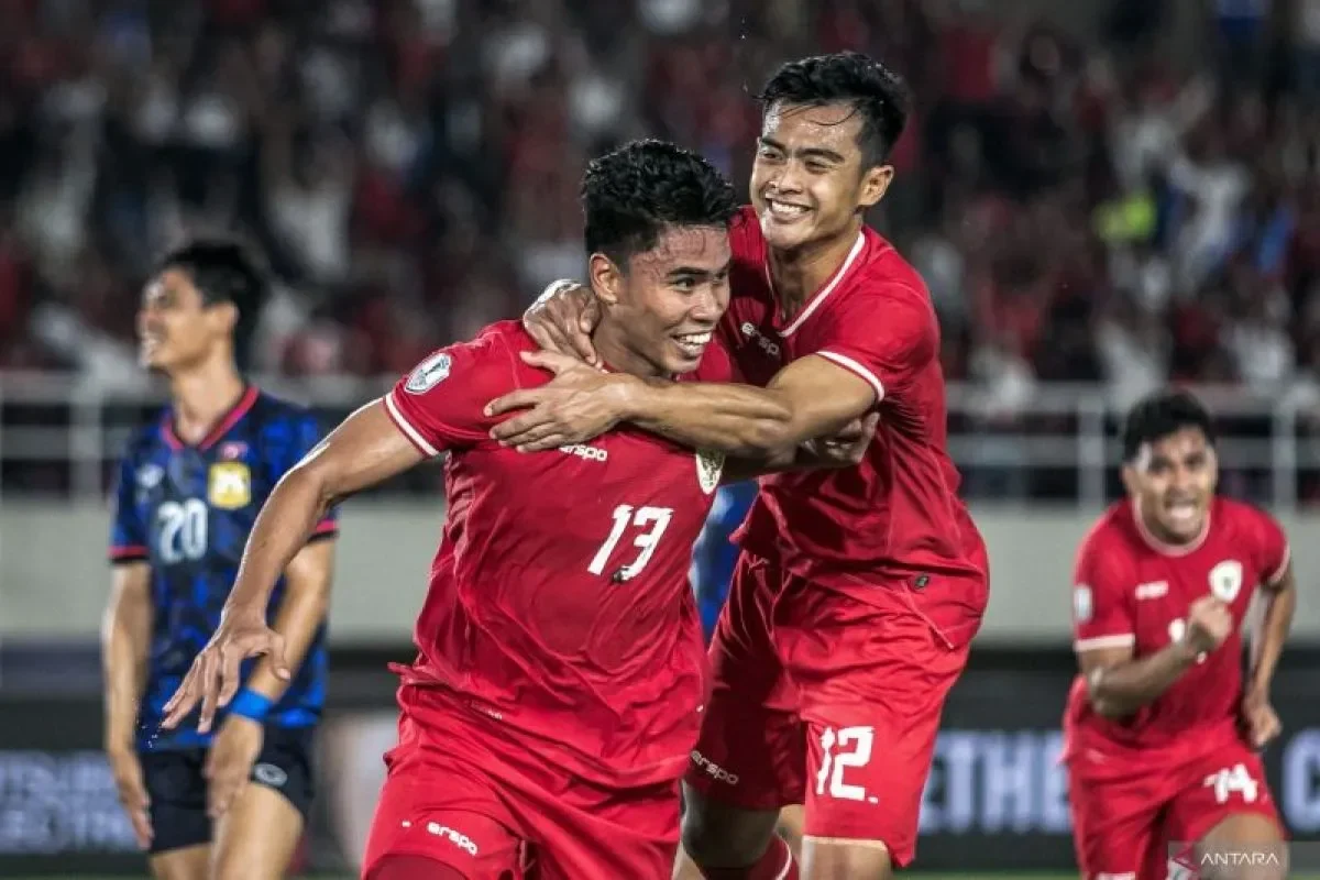 Selebrasi pemain Timnas Indonesia setelah mencetak gol dalam pertandingan sepak bola.