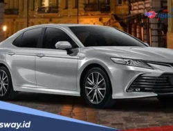 Akhirnya! New Toyota Camry 2.5 V Bensin Resmi Mengaspal, Fitur Mewah & Harga Bikin Penasaran!
