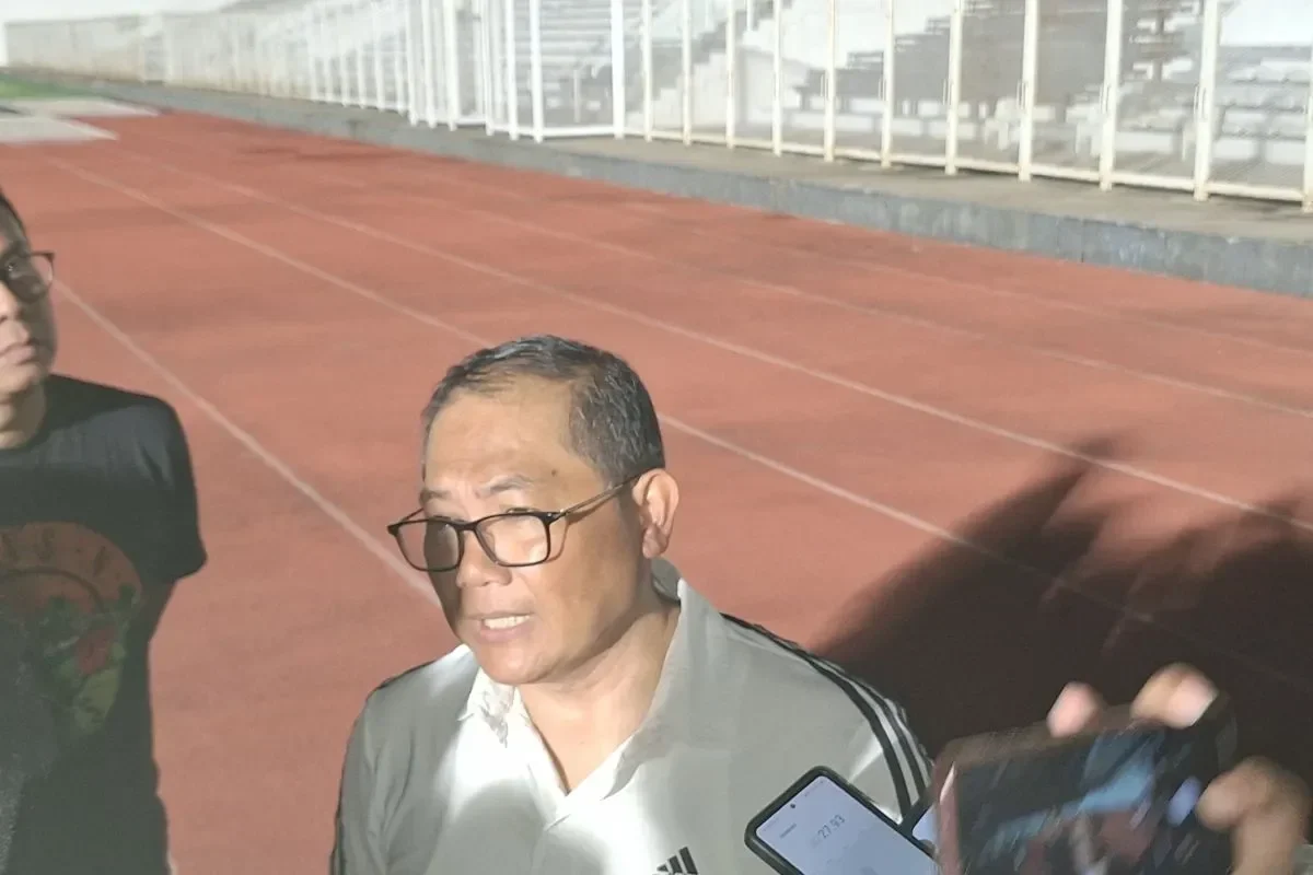 aksi heroik sumardji di laga indonesia vs irak bukan shayne yang kena kartu merah portal berita terbaru