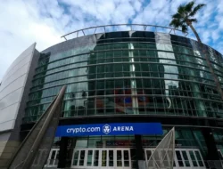 Alexander McQueen PHK 20% Staf: Benarkah Industri Mode Mewah Sedang Tidak Baik-Baik Saja?