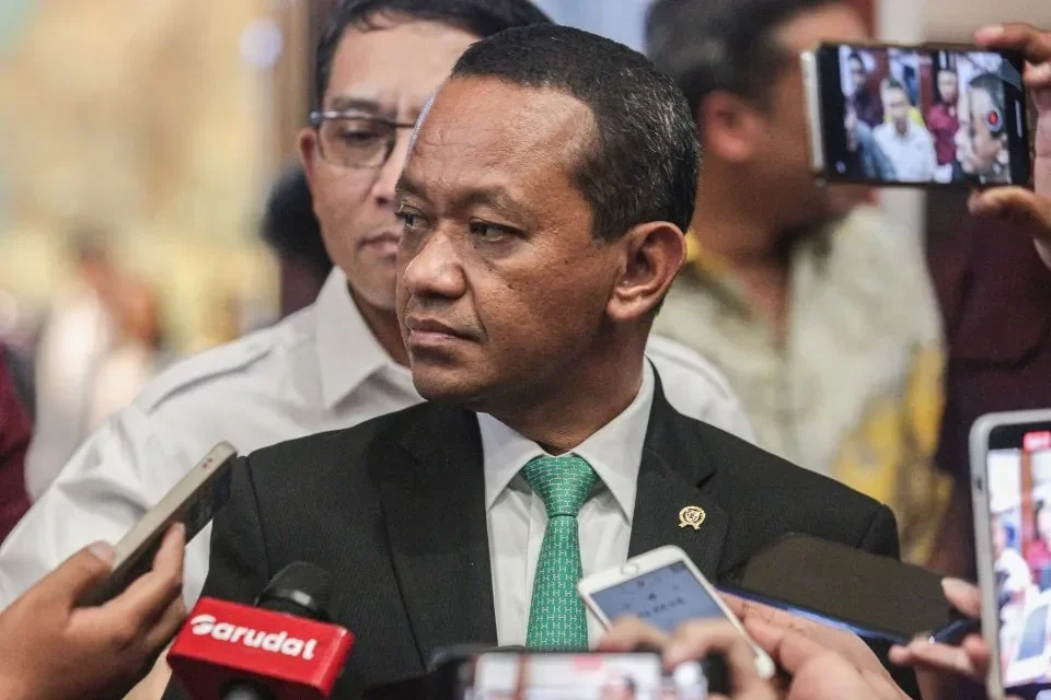 bahlil skakmat kritikus bbm etanol jangan kaget negara negara ini sudah jauh lebih dulu pakai portal berita terbaru