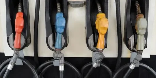 bbm kamu berubah total di 2026 etanol 10 jadi mandatori ini dampaknya portal berita terbaru