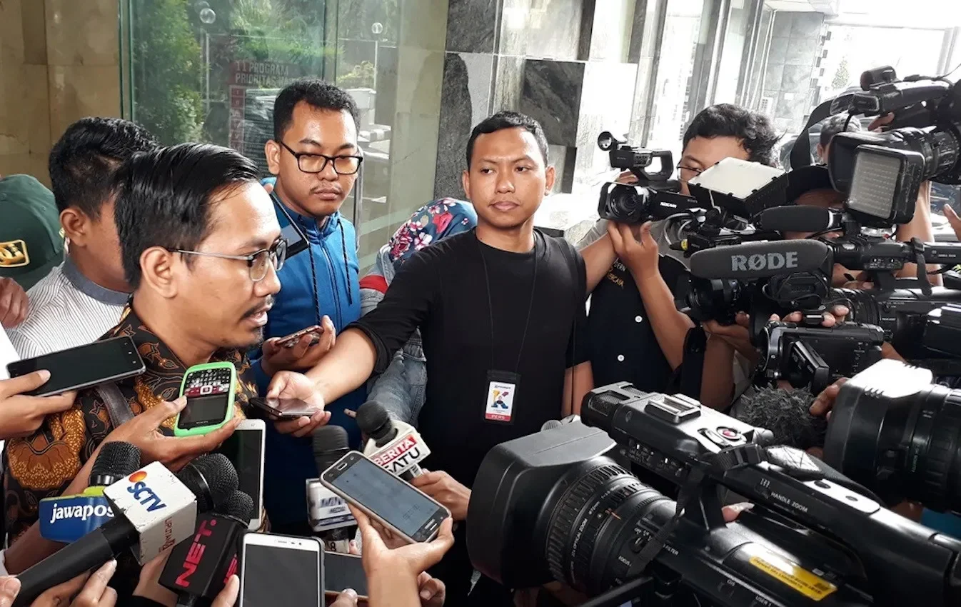 bikin geger indosat dan xlsmart mundur dari lelang frekuensi 1 4 ghz siapa yang bertahan demi internet 100mbps portal berita terbaru