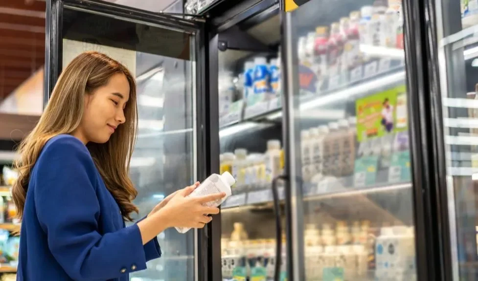 bikin heboh influencer china ini viral karena kelakuan hemat di jepang keramas di wastafel umum borong gratisan portal berita terbaru