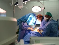 Bikin Melongo! Wanita Ini Main Klarinet Saat Otaknya Dibedah, Kisah Denise Bacon Lawan Parkinson Bikin Haru