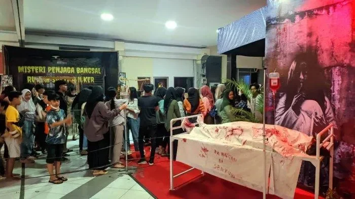 bikin merinding pengunjung disneyland meninggal dunia usai nikmati wahana haunted mansion portal berita terbaru