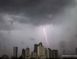 BMKG Peringatkan Cuaca Ekstrem di Oktober 2025: Cek Wilayahmu, Jangan Sampai Kaget!