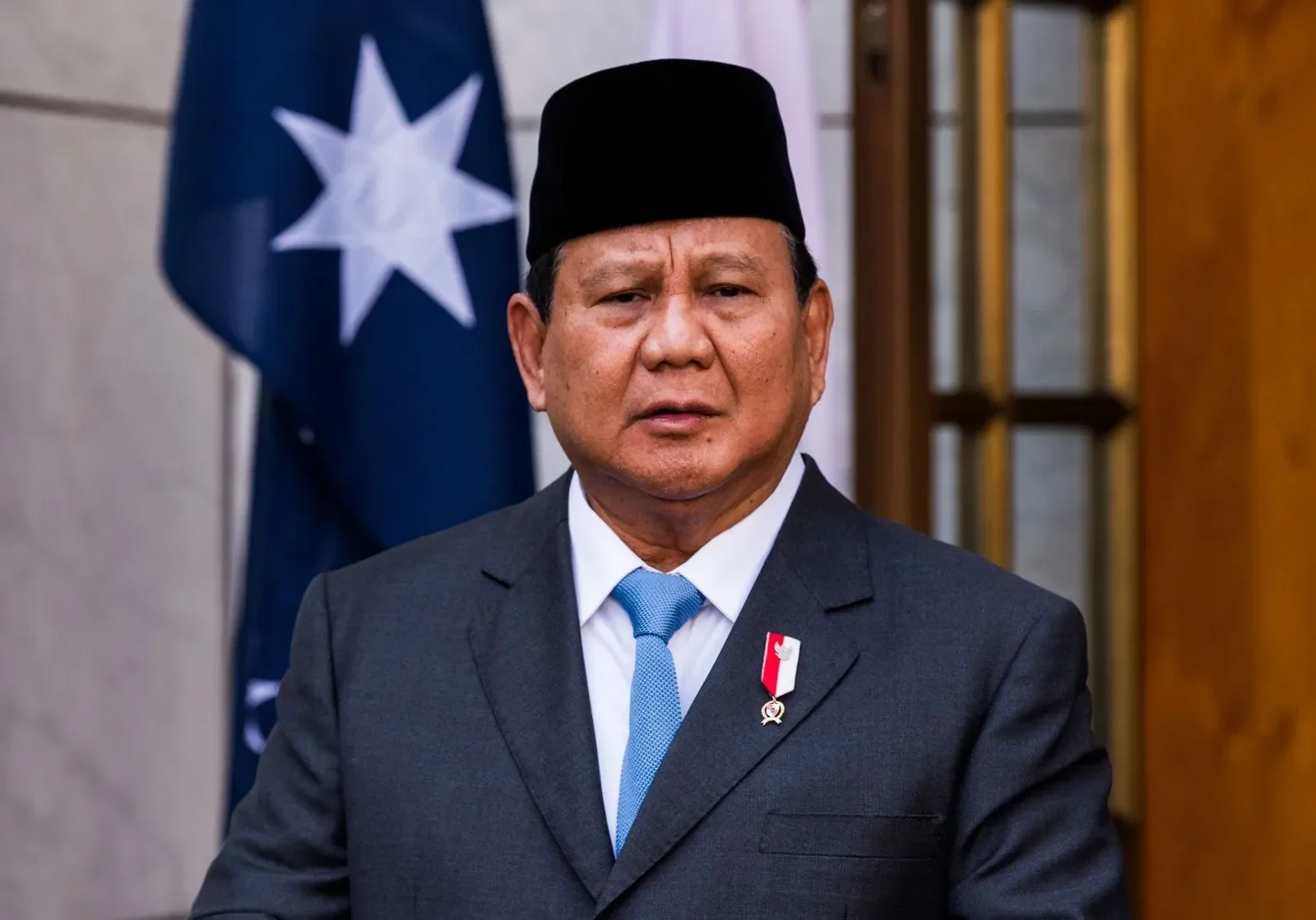 breaking prabowo resmi lantik gubernur papua baru matius fakhiri aryoko rumaropen siap pimpin tanah mutiara di periode krusial portal berita terbaru