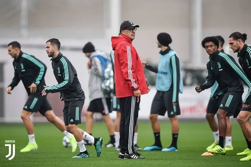 bukan kaleng kaleng terkuak alasan unik cristiano ronaldo makan rumput saat frustrasi dengan sarri di juventus portal berita terbaru