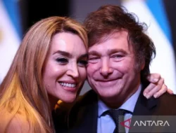 Bukan Konser! Javier Milei Bikin Heboh Buenos Aires, Presiden Nyanyi Rock di Acara Buku