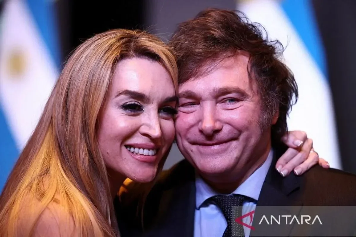 bukan konser javier milei bikin heboh buenos aires presiden nyanyi rock di acara buku portal berita terbaru