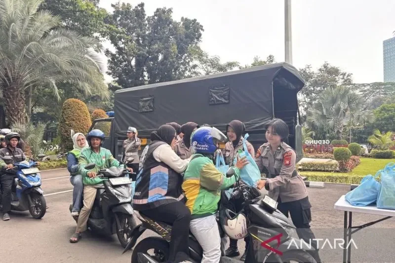 bukan sekadar patroli polda metro jaya rangkul ojol lewat jumat peduli jakarta jadi lebih aman portal berita terbaru