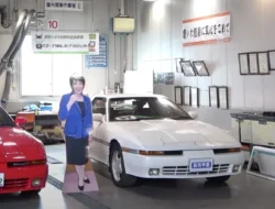Calon PM Jepang Wanita Pertama Punya Hobi Tak Terduga: Setia dengan Toyota Supra Lawas Sejak Muda!