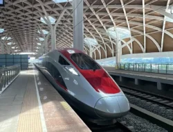 CR450: Kereta Peluru China Tercepat di Dunia Tembus 453 Km/Jam, Whoosh Auto Minder?