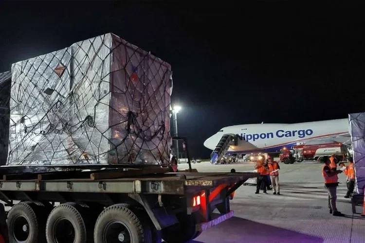 Kargo MotoGP Mandalika 2025 tiba di Bandara Internasional Zainuddin Abdul Madjid.