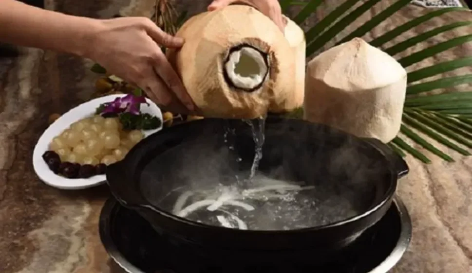 diet auto berhasil ini 6 cara minum air kelapa yang bikin kamu langsing maksimal portal berita terbaru