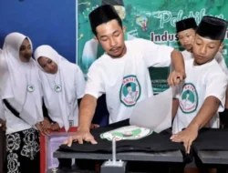 Ditjen Pesantren Era Prabowo: Hasto PDIP Ungkap Misi Besar Santri untuk Indonesia Maju!
