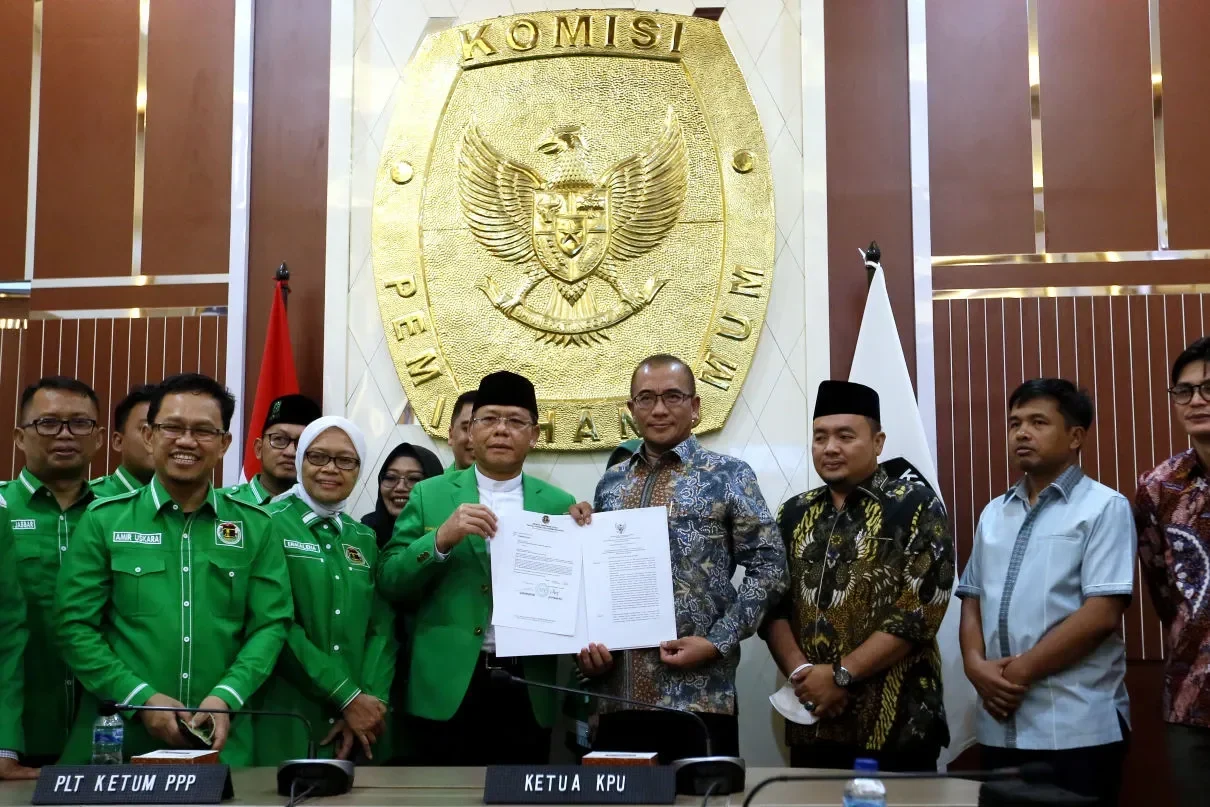 Pengurus PPP kubu Agus serahkan berkas Muktamar X ke Kemenkumham untuk SK pengesahan.