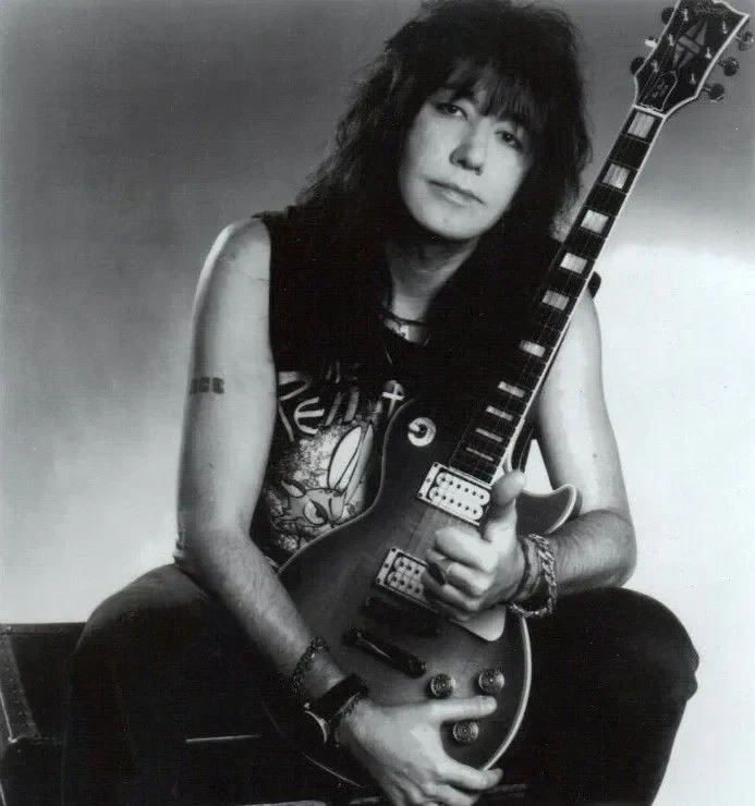 dunia rock berduka ace frehley the spaceman kiss meninggal dunia kisah di balik sang gitaris ikonik portal berita terbaru