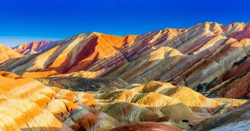 gak nyangka china punya bukit pelangi asli yang bikin kamu lupa diri di geopark zhangye portal berita terbaru