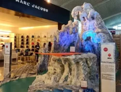 Gak Nyangka! Oplet Legendaris Jakarta dan Perahu Naga Raksasa Ini Terbuat dari Sampah Plastik, Intip Kejutannya di JEFF 2025!