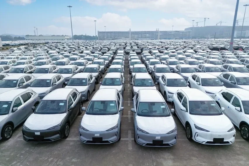 geely bikin gebrakan jualan mobil listrik di tengah mall mewah jakarta strategi jempolan gaet konsumen portal berita terbaru