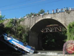 Geger Argentina! Bus Maut Terjun dari Jembatan di Hari Pemilu, 9 Tewas & 30 Luka-luka