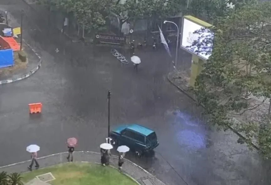 geger hujan es di lampung barat bmkg ungkap fenomena awan cumulonimbus yang bikin kaget portal berita terbaru