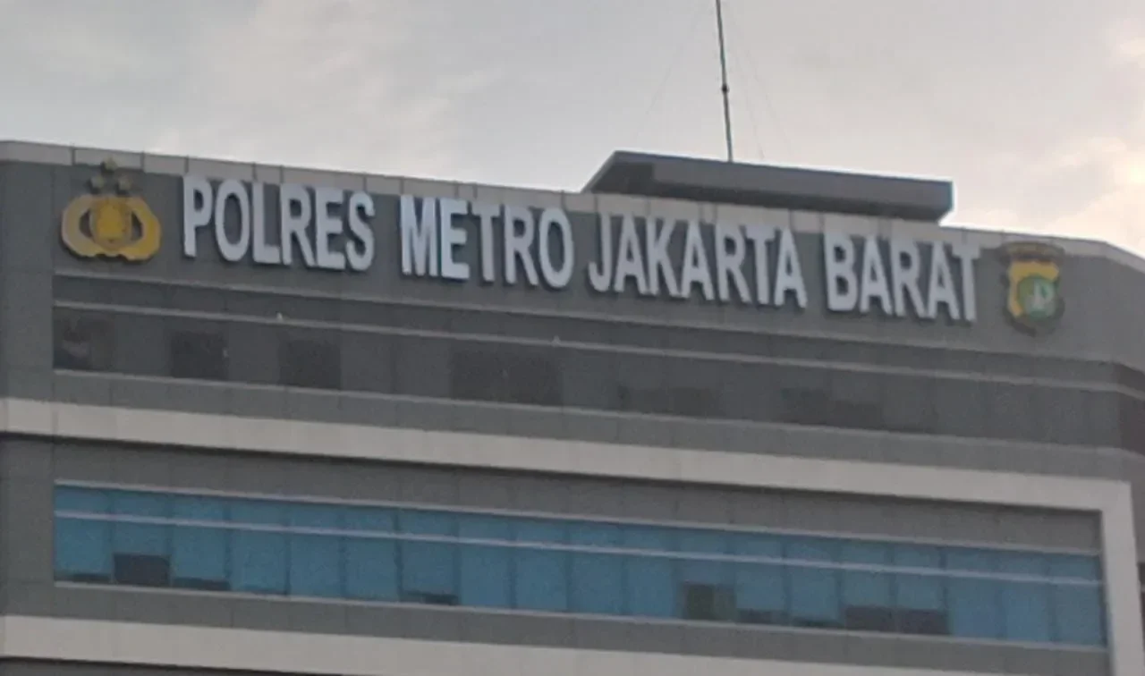 Geger! Onad Ditangkap Narkoba, Ibu dan Kakak Sambangi Polres, Terungkap Barang Bukti Ganja hingga Dugaan Ekstasi Habis! 1 geger onad ditangkap narkoba ibu dan kakak sambangi polres terungkap barang bukti ganja hingga dugaan ekstasi habis portal berita terbaru
