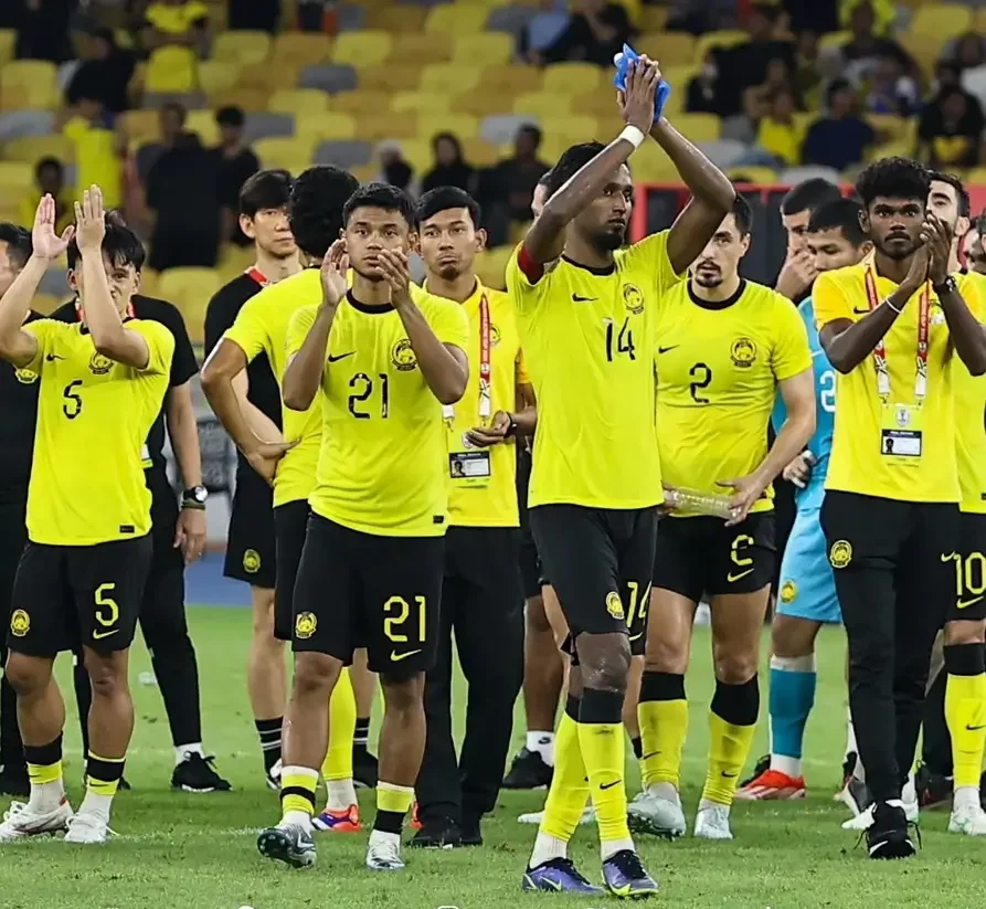 geger pelatih timnas malaysia peter cklamovski terancam sanksi berat fam usai buka suara skandal dokumen palsu portal berita terbaru