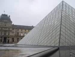 Geger Perampokan Louvre! Wisatawan Dunia Gigit Jari, Liburan Impian di Paris Hancur Seketika