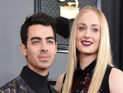 Geger! Sophie Turner dan Chris Martin Dikabarkan Pacaran, Ini Awal Mula Kedekatan Tak Terduga Mereka