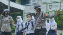 Geger Tanjung Priok! Detik-detik Mencekam Pencuri Helm Nyaris Tewas Diamuk Massa, Polisi Ungkap Penyelamatan Dramatis 3 geger tanjung priok detik detik mencekam pencuri helm nyaris tewas diamuk massa polisi ungkap penyelamatan dramatis portal berita terbaru