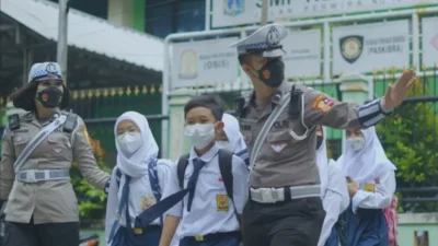 Geger Tanjung Priok! Detik-detik Mencekam Pencuri Helm Nyaris Tewas Diamuk Massa, Polisi Ungkap Penyelamatan Dramatis 9 geger tanjung priok detik detik mencekam pencuri helm nyaris tewas diamuk massa polisi ungkap penyelamatan dramatis portal berita terbaru
