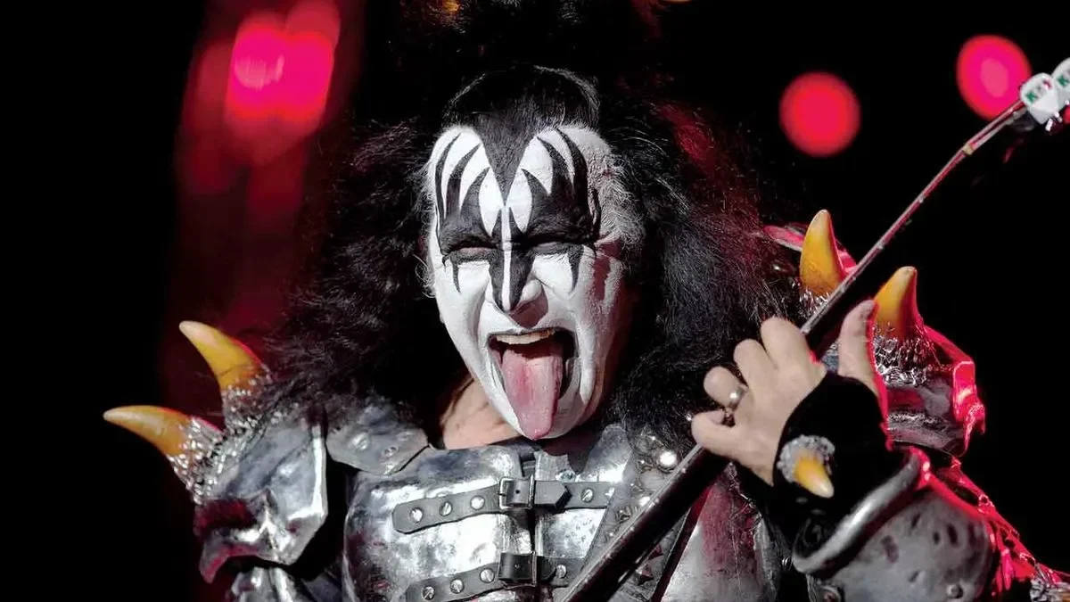 gene simmons kiss alami kecelakaan mencekam di malibu terungkap kondisi terkini sang legenda rock portal berita terbaru