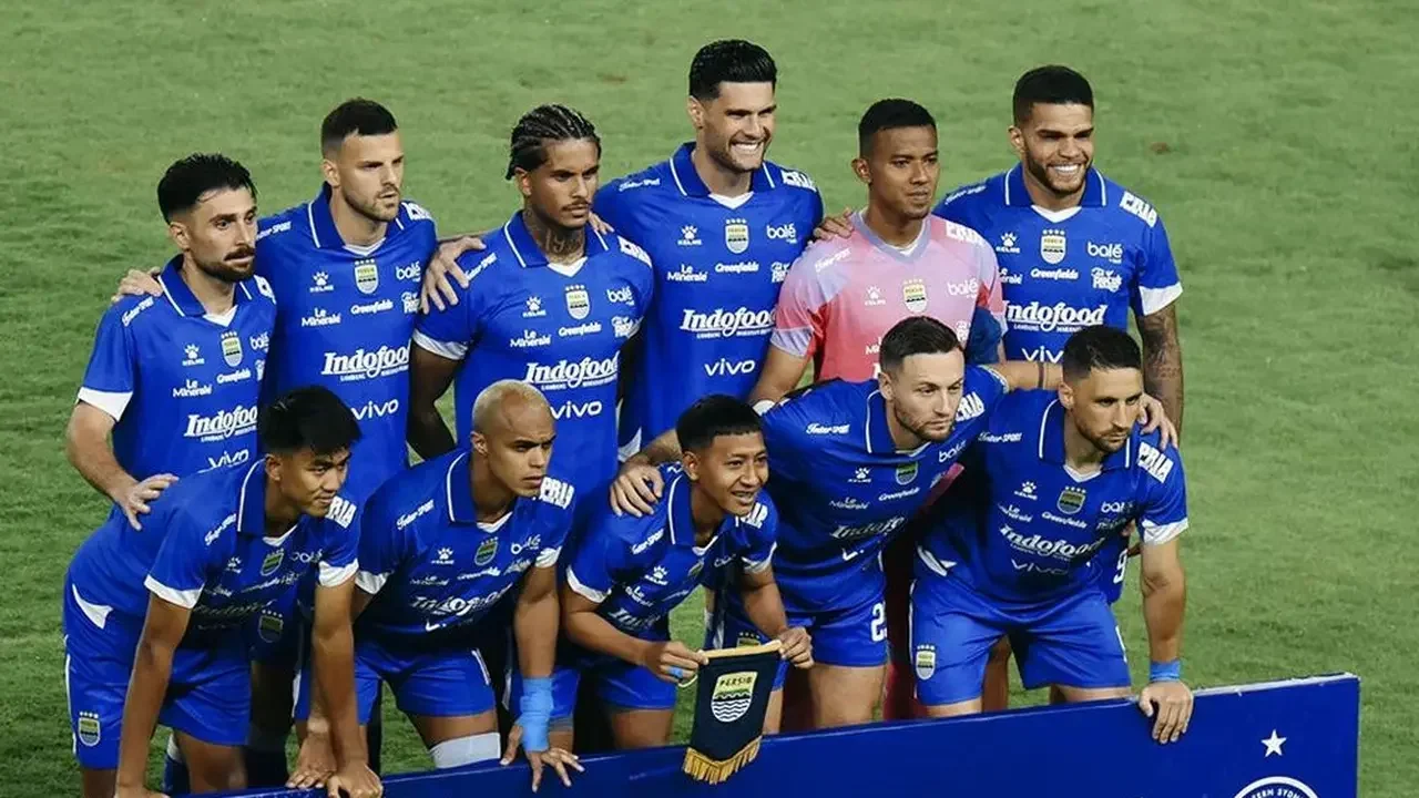 gila persib bandung hajar persis solo 2 0 meski main 10 orang ini dia momen momen krusialnya portal berita terbaru