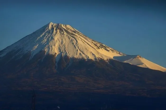 gunung fuji bikin bingung salju pertama datang aneh ini penjelasannya portal berita terbaru