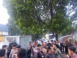 Horor di Jalan Raya Tengah: Cuma Klakson, Pria Ini Dikeroyok Brutal Oknum Ormas Mabuk!