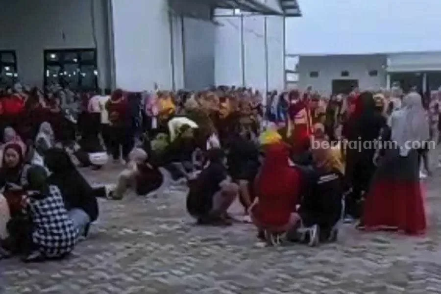 horor di udara detik detik puluhan turis terjebak di kereta gantung tianmen china yang bergoyang hebat portal berita terbaru