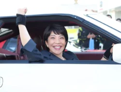 Iron Lady Jepang Punya Hobi Nyeleneh: Calon PM Wanita Pertama Ini Setia pada Toyota Supra Turbo Legendaris!