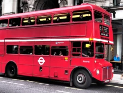 Jangan Kaget! Bus Tingkat ‘Jakarta Heritage’ Kini Ajak Kamu Keliling Kota, Intip Rute Penuh Sejarahnya!