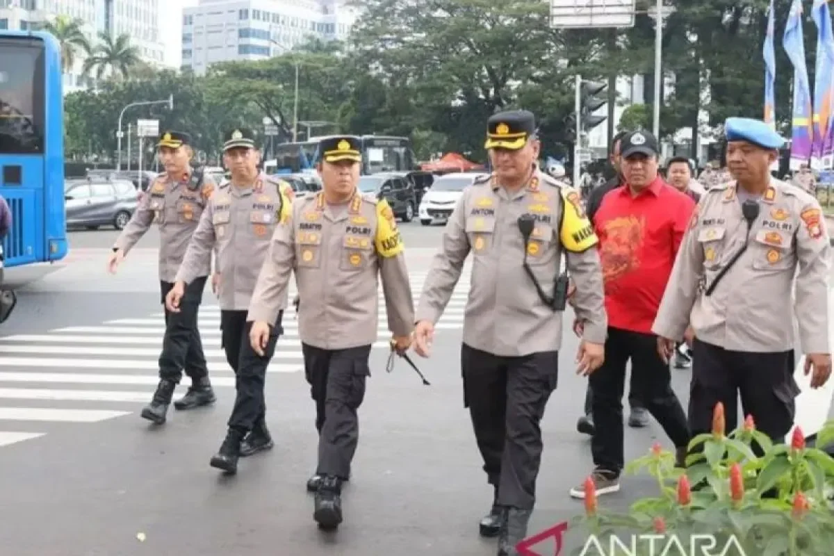 jantung jakarta memanas ribuan personel siaga penuh kawal demo hari ini ini titik rawan dan imbauan polisi portal berita terbaru