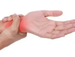 Jari Tangan Kaku Saat Bangun Tidur? Hati-hati, Ini 7 Penyebab yang Sering Disepelekan!