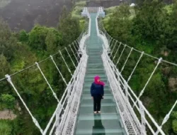 Jembatan Kaca Bromo Sudah Megah, Tapi Kapan Dibuka? Ini Alasan di Balik Penantian Panjangnya!
