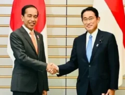 Jepang Geger! Calon PM Baru Punya Slogan ‘Kerja’ dan Hobi Metal, Mirip Jokowi Banget!